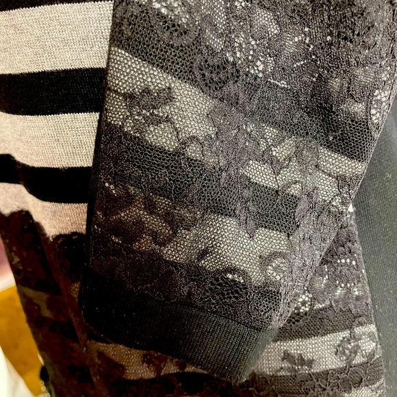 The Limited Women’s Pullover Sweater Top, Size L, Black/Gray with Black Lace - Picture 4 of 4